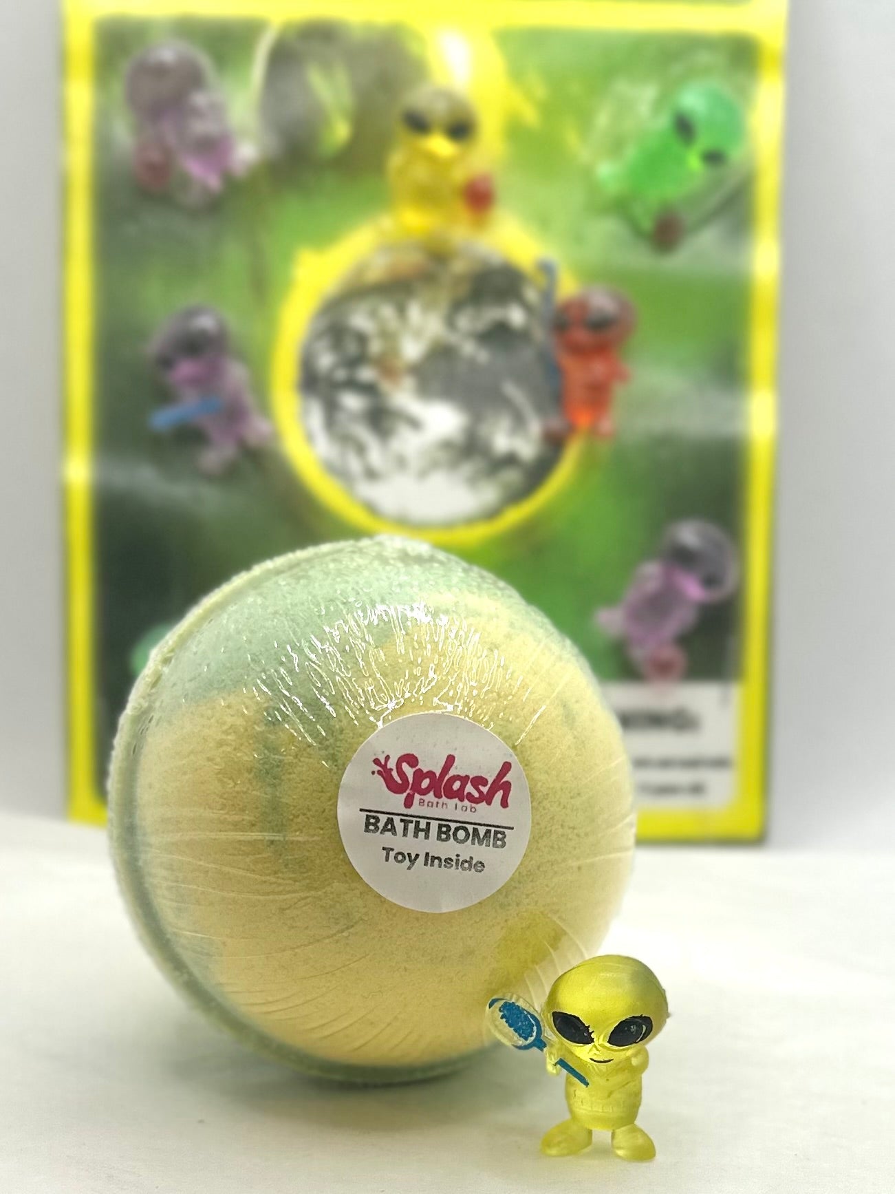 Alien toy inside Bathbomb