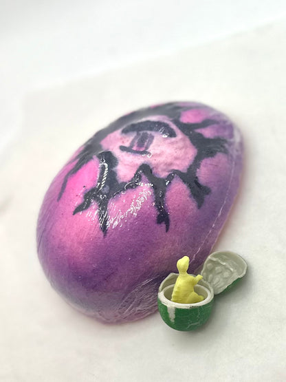 Dino Egg w/Hatching Toy